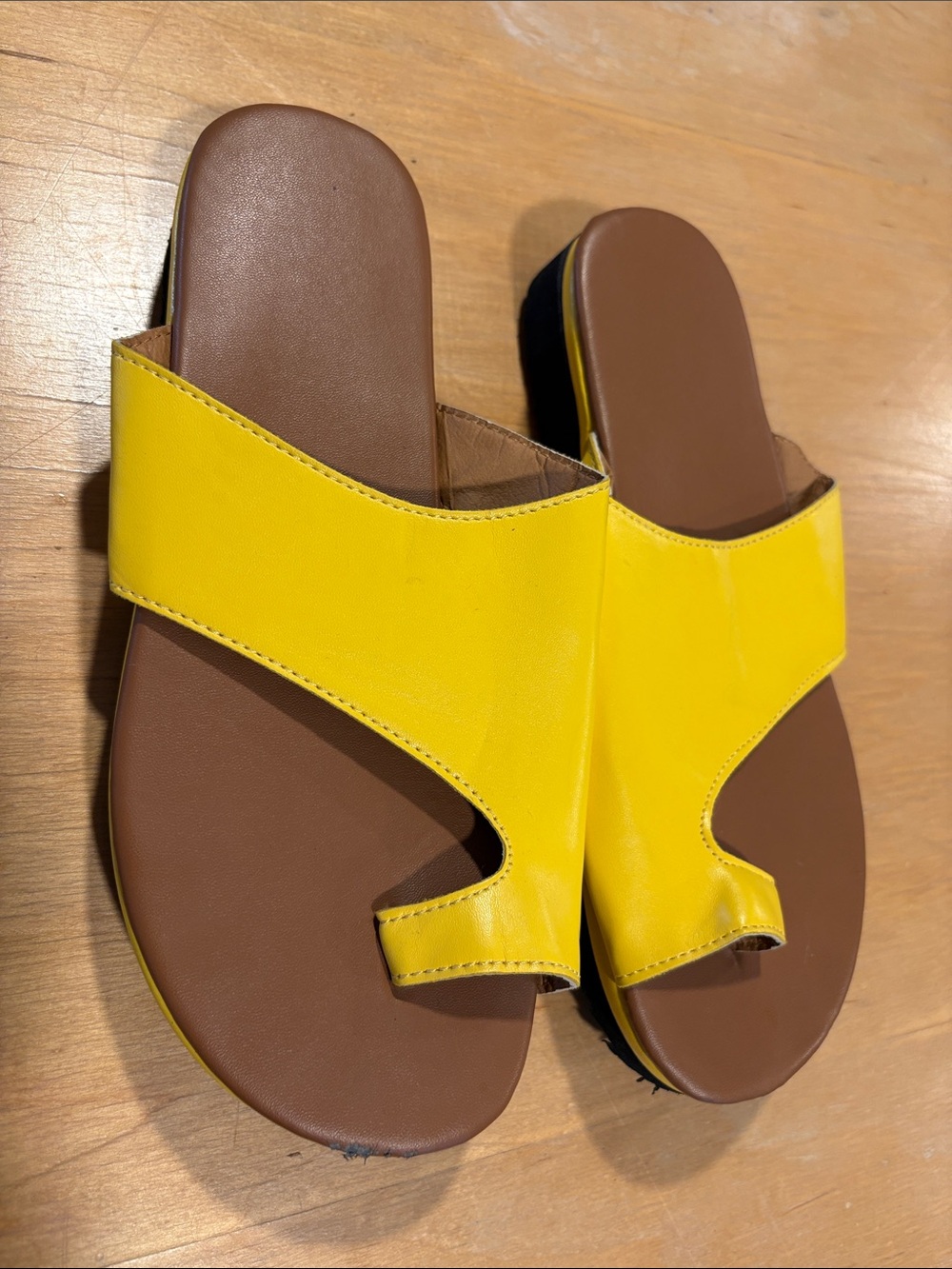 Dandelion ~ Yellow Faux Leather Toe-Loop Slide Sandals Shoes - Women's